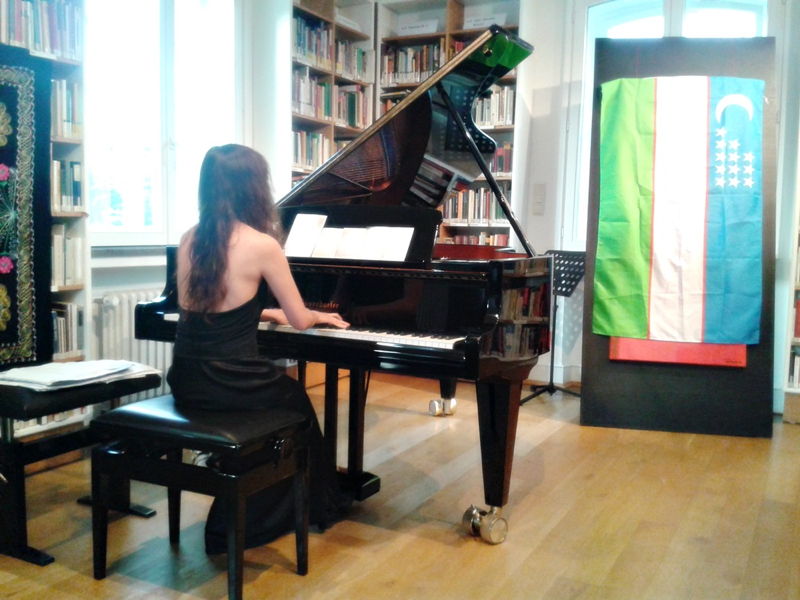 Konzertabend mit Aziza Sadikova 2015 09 11 19.10.57
