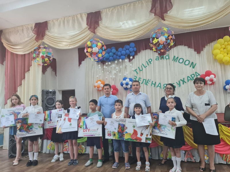 Kinder Malwettbewerb zum Thema "Tulpe und Mond" in Buchara photo 2021 06 05 07 26 32