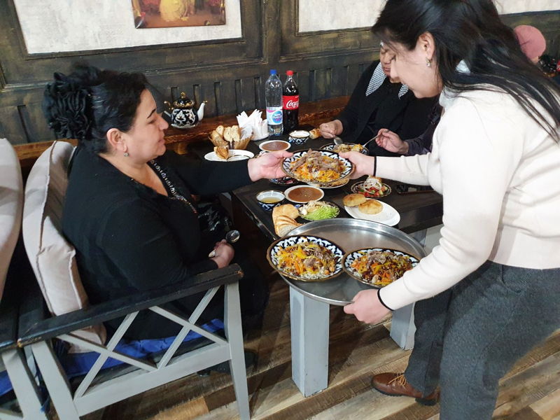 Spendenaktion in Buchara zum Nawruz Fest photo 2022 03 15 19 38 19