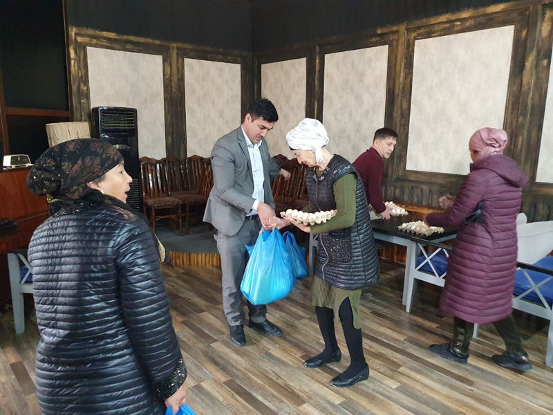 Spendenaktion in Buchara zum Nawruz Fest photo 2022 03 15 19 39 54